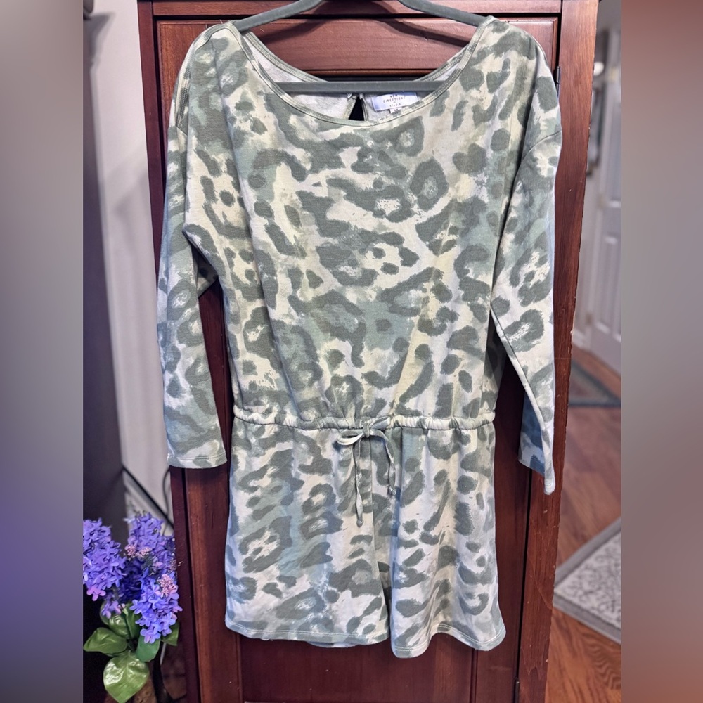 Stylish Camouflage Animal print Print Romper Size M NWOT - Picture 2 of 10